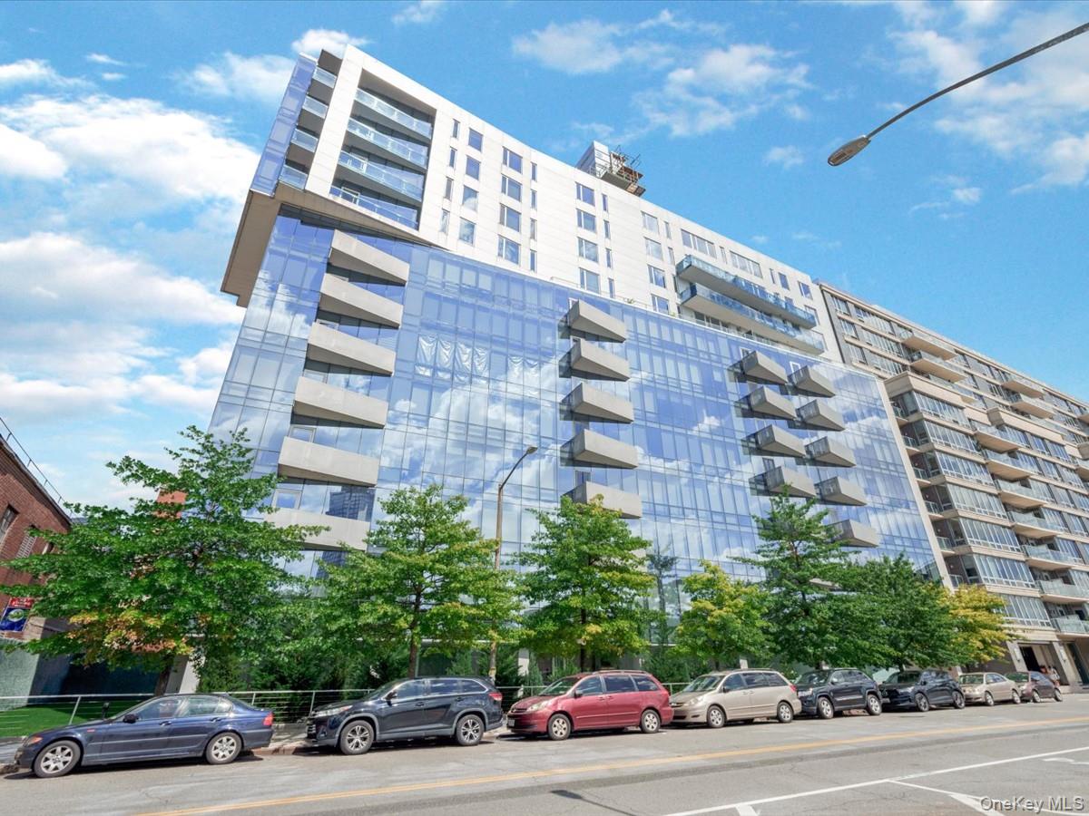 519 Borden Ave Unit 1H