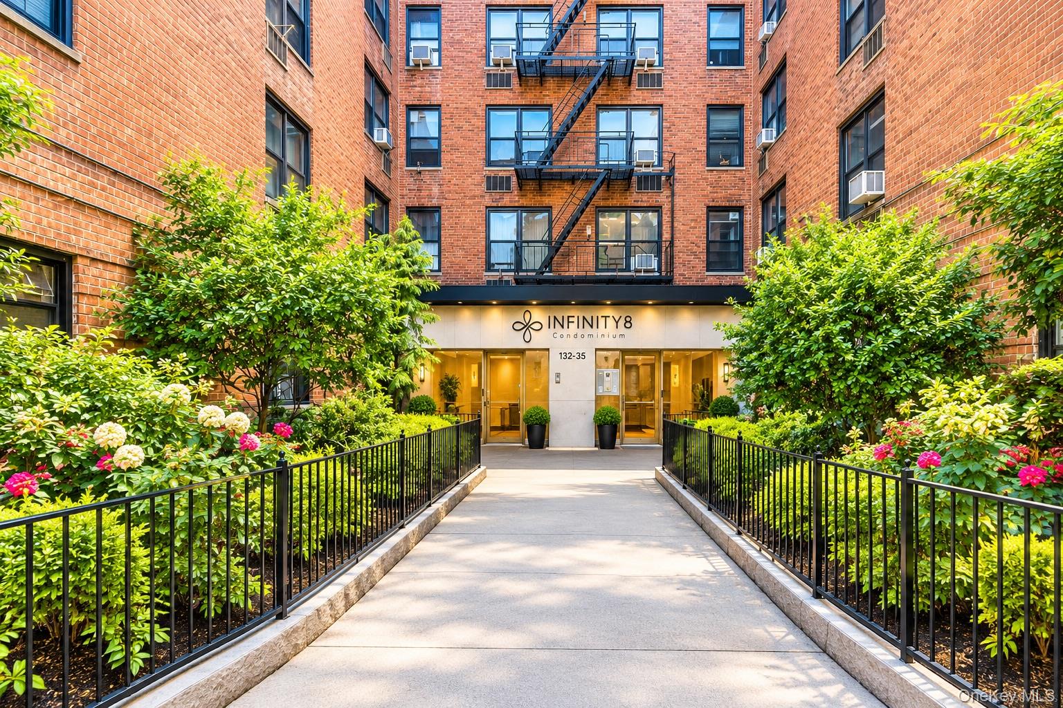 13235 Sanford Ave Unit 5R
