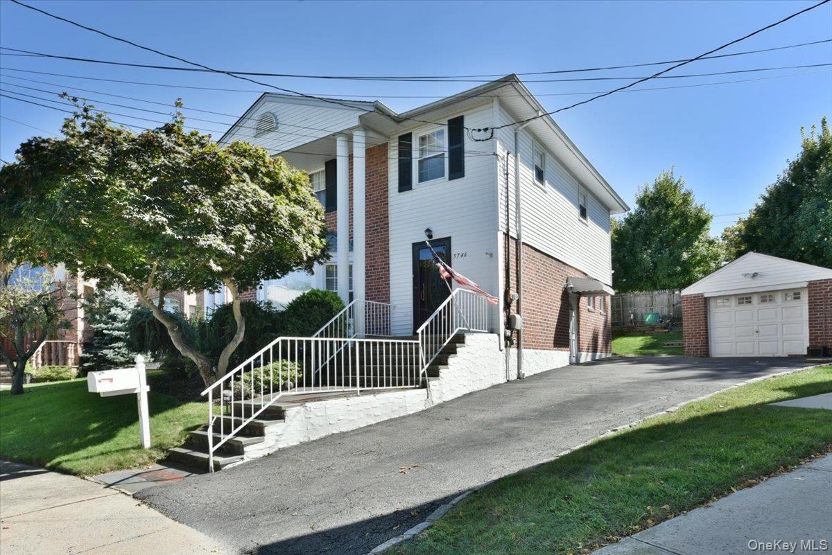 5746 262nd St