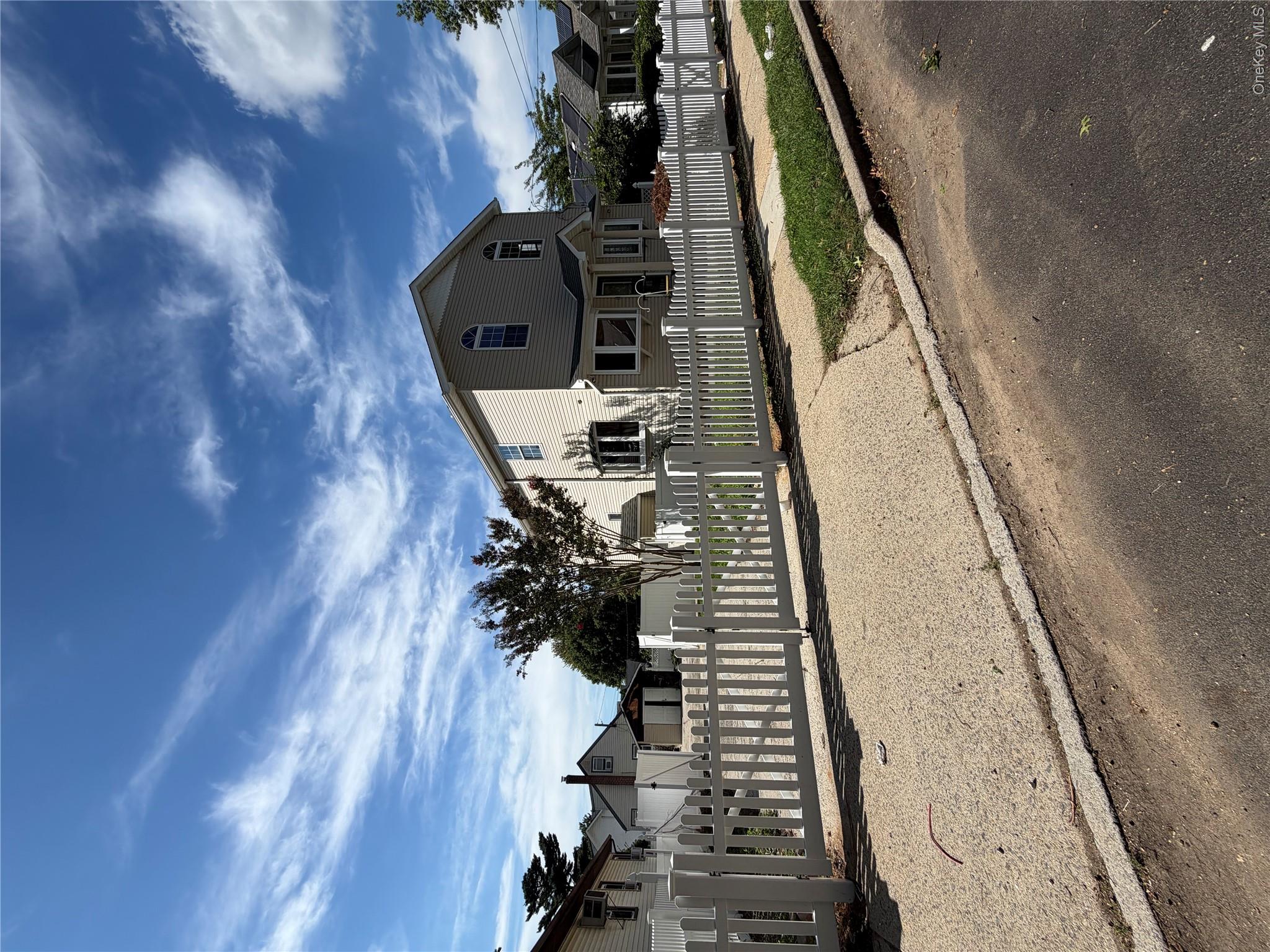 568 Park Ave