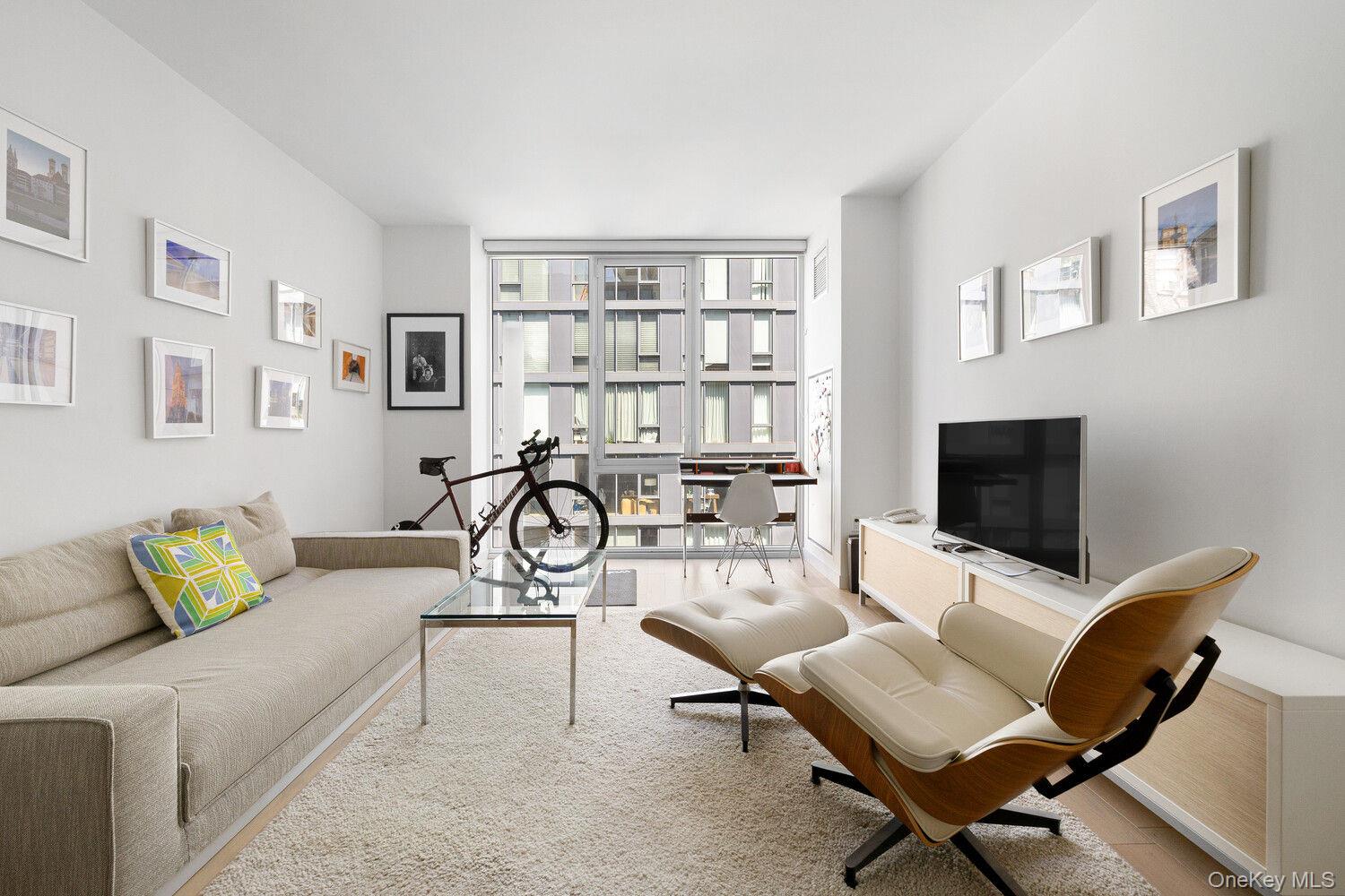 545 W 48th Street Unit 404S