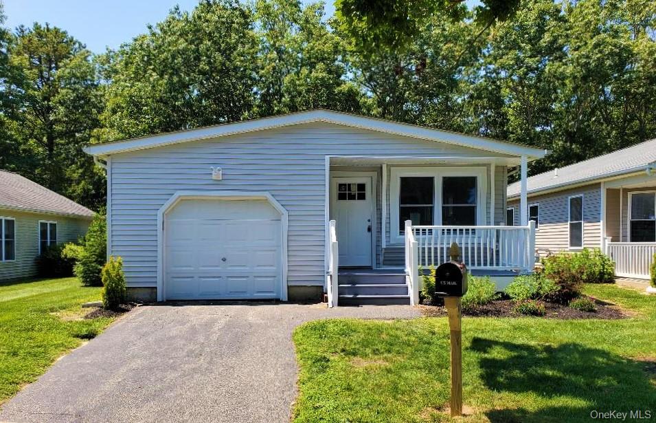 201 Village Cir W