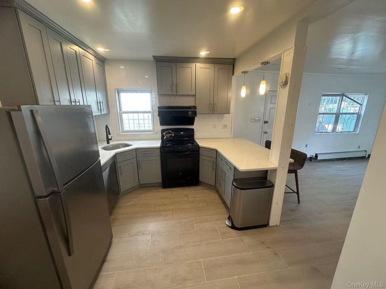 6114 Austin St