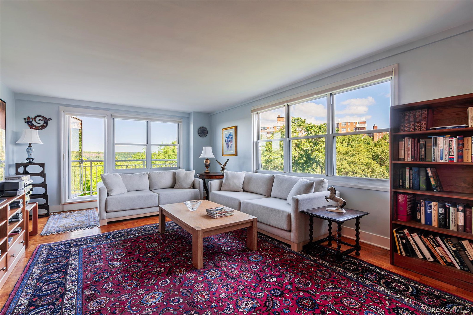 3935 Blackstone Ave Unit 8B