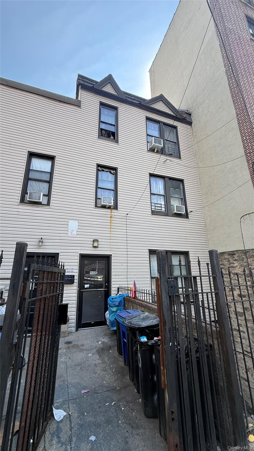 940 Rev James Polite A Avenue
