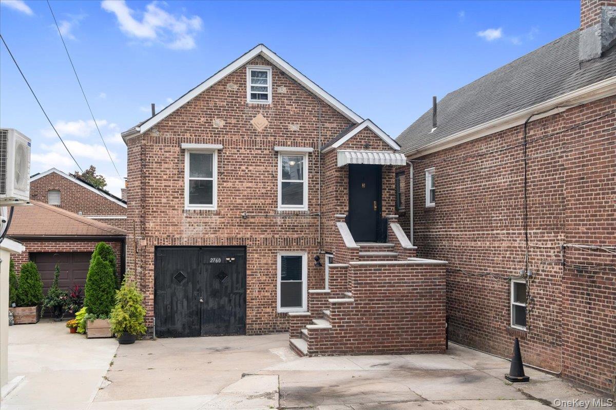 2760 Hering Ave
