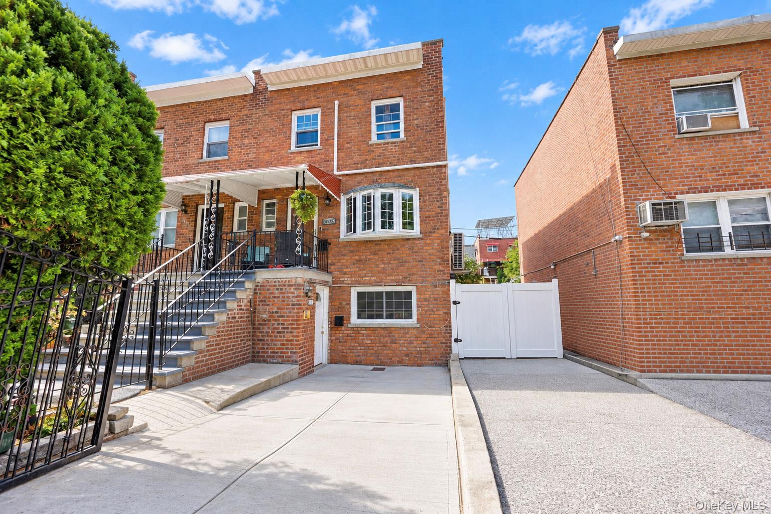 3035 Yates Ave