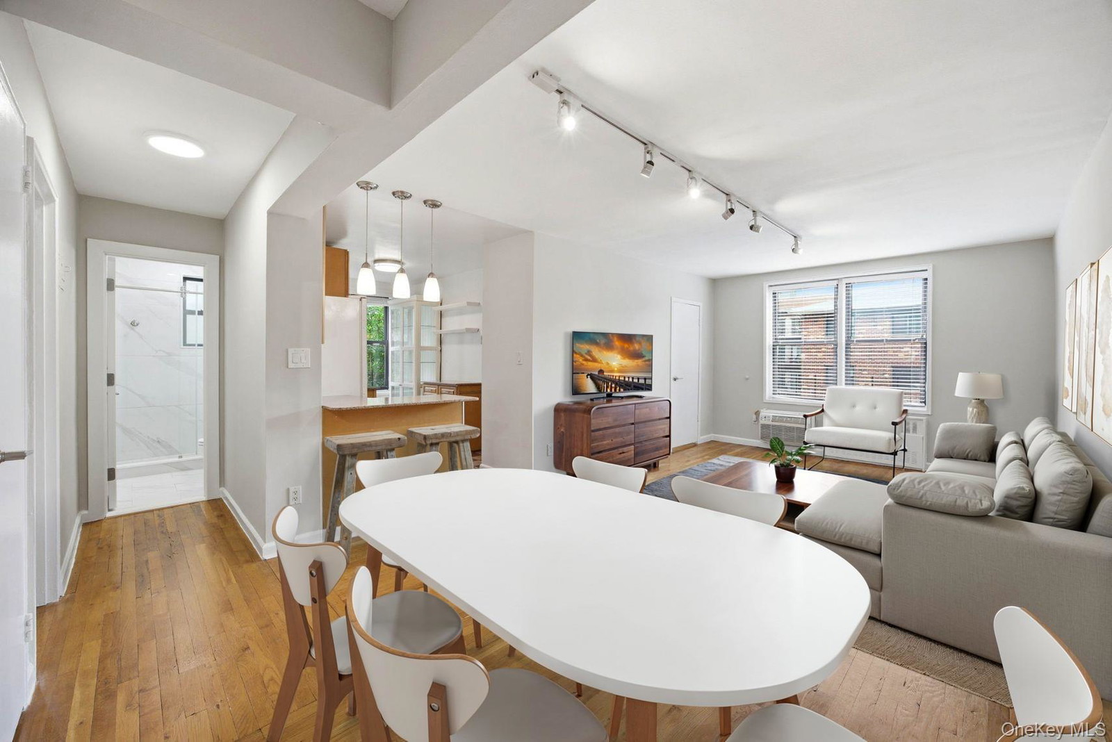 2534 Crescent St Unit 2K