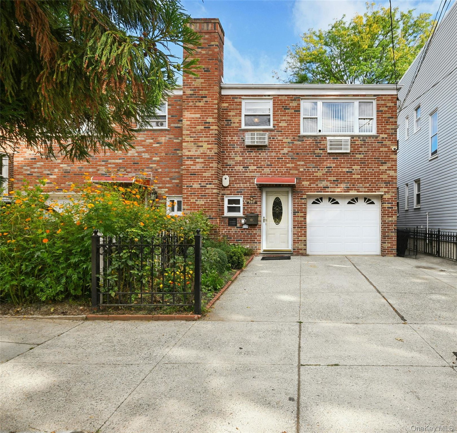 137 E 235th St