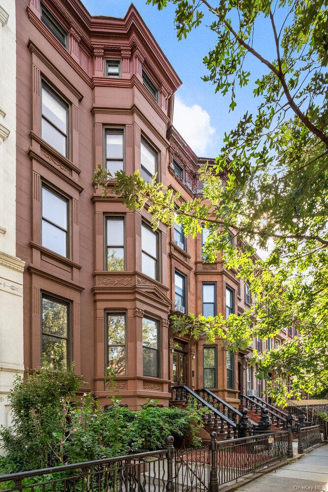 256 Jefferson Ave
