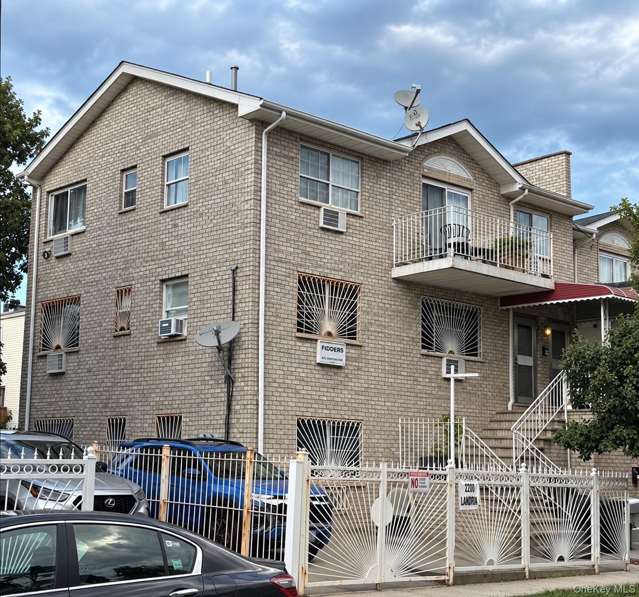 2737 Lawton Ave