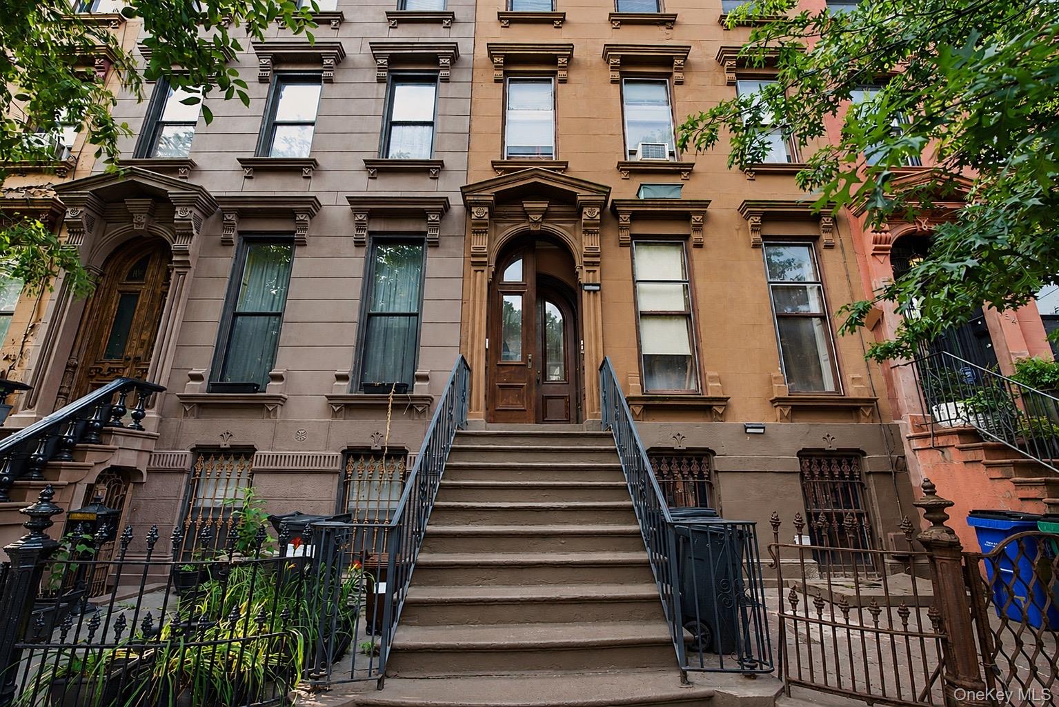 156 Monroe St