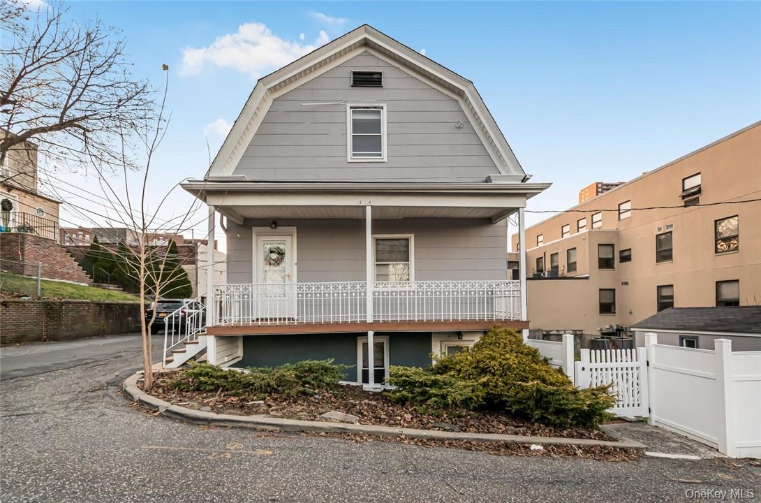 451 W 258th St