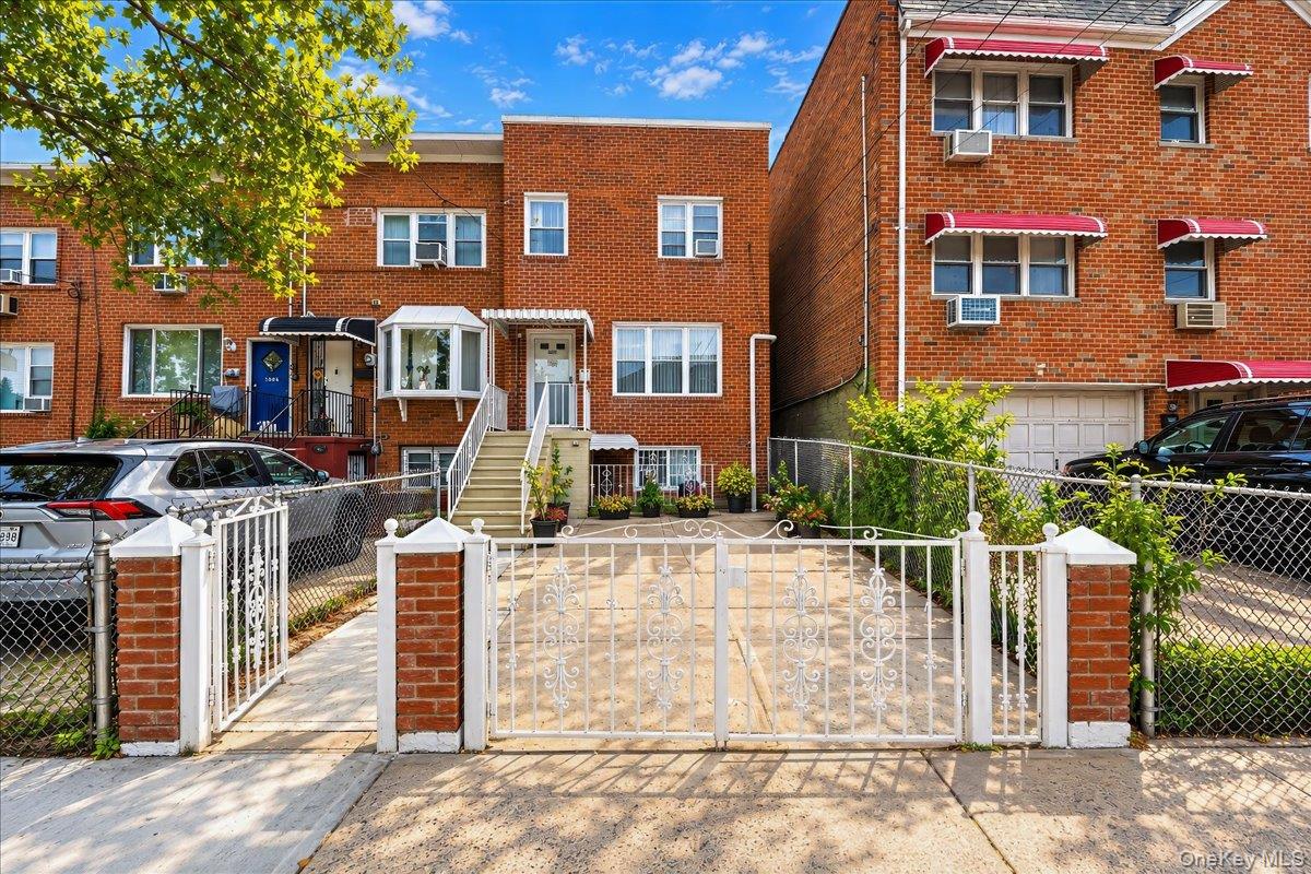 1360 Edwards Ave