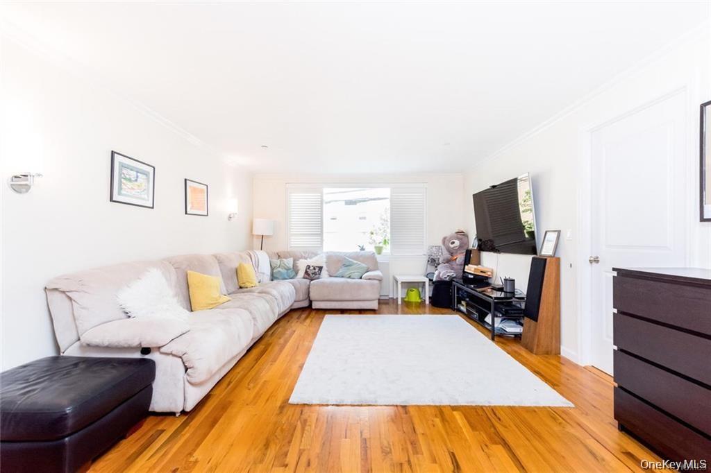 3800 Blackstone Ave Unit 2S