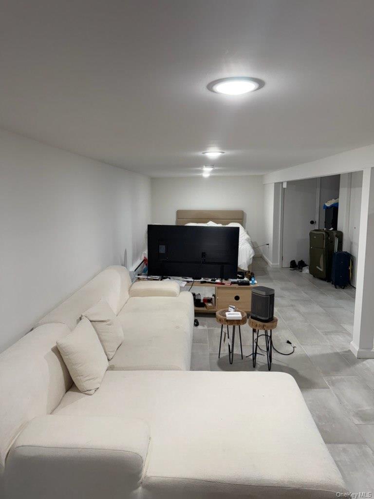 2760 Bainbridge Ave Unit Bsmt