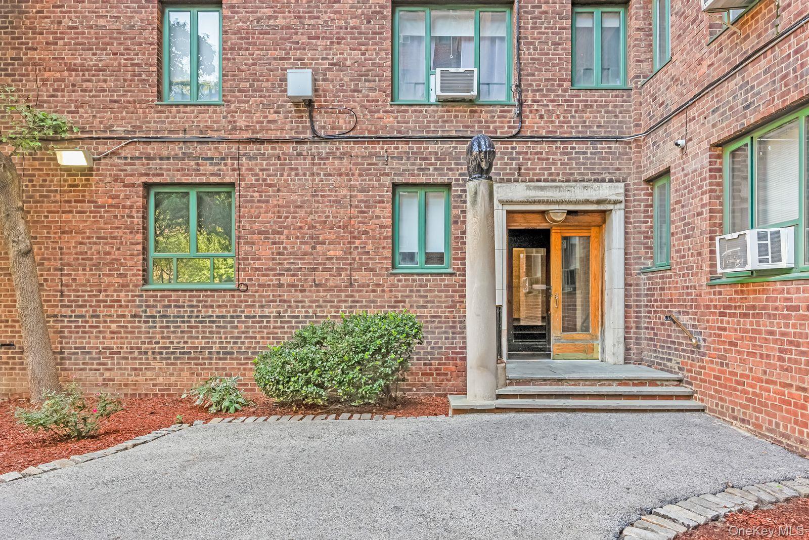 1560 Metropolitan Ave Unit 5B