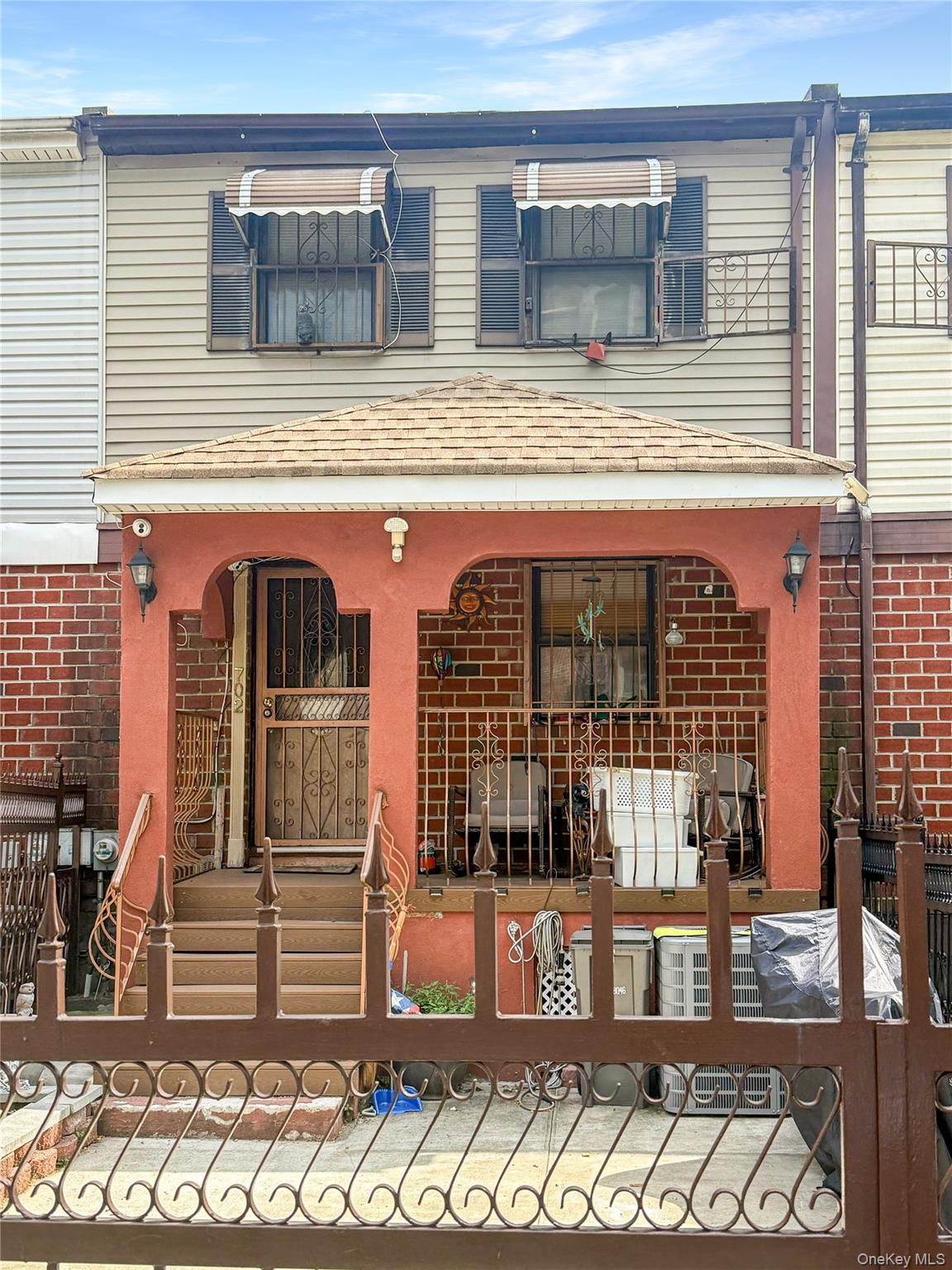 702 Saint Anns Ave