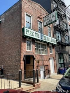 121 Park Ave