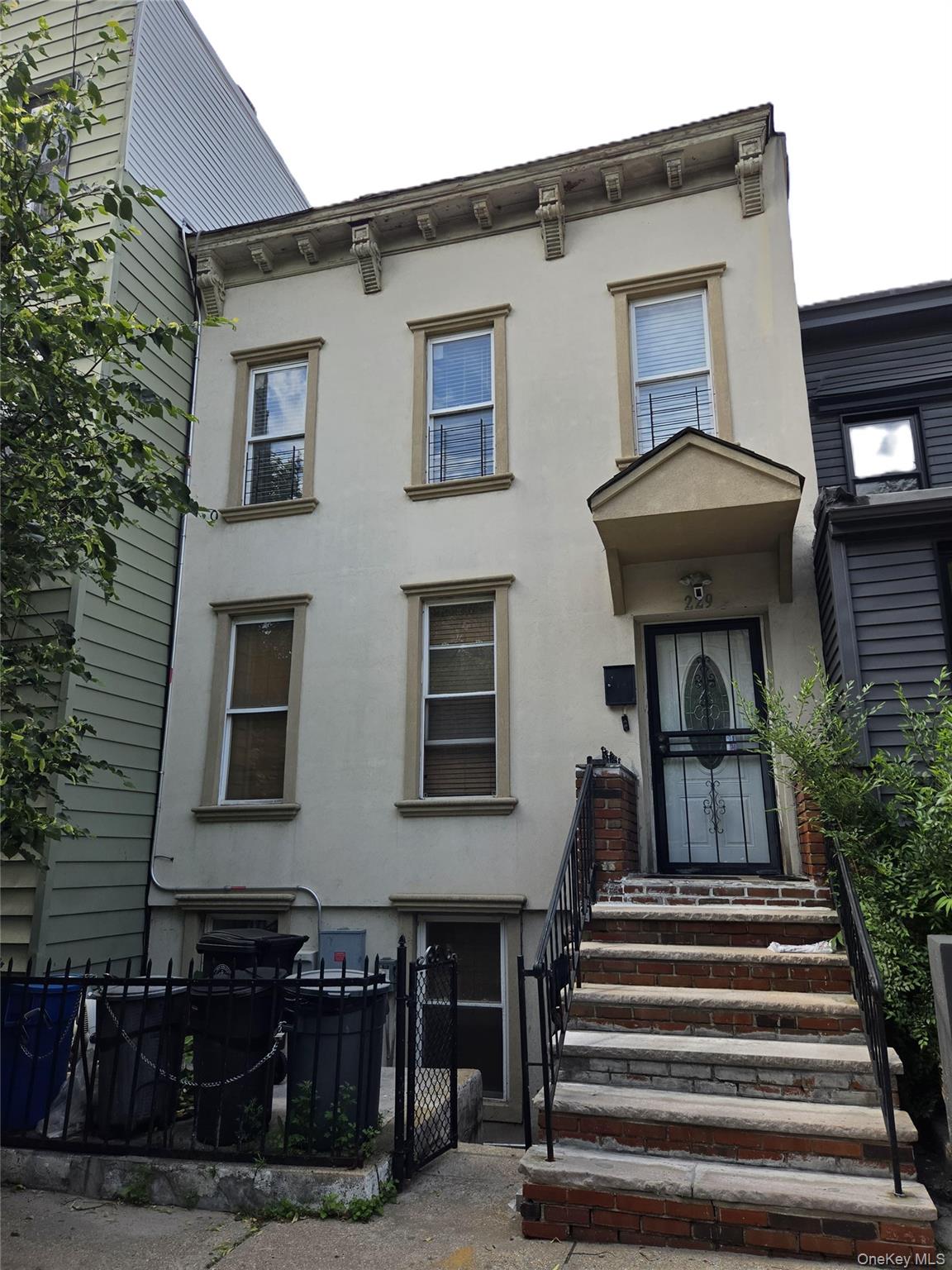 229 Macdougal St