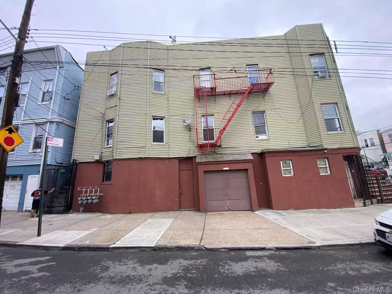 1463 Saint Lawrence Ave
