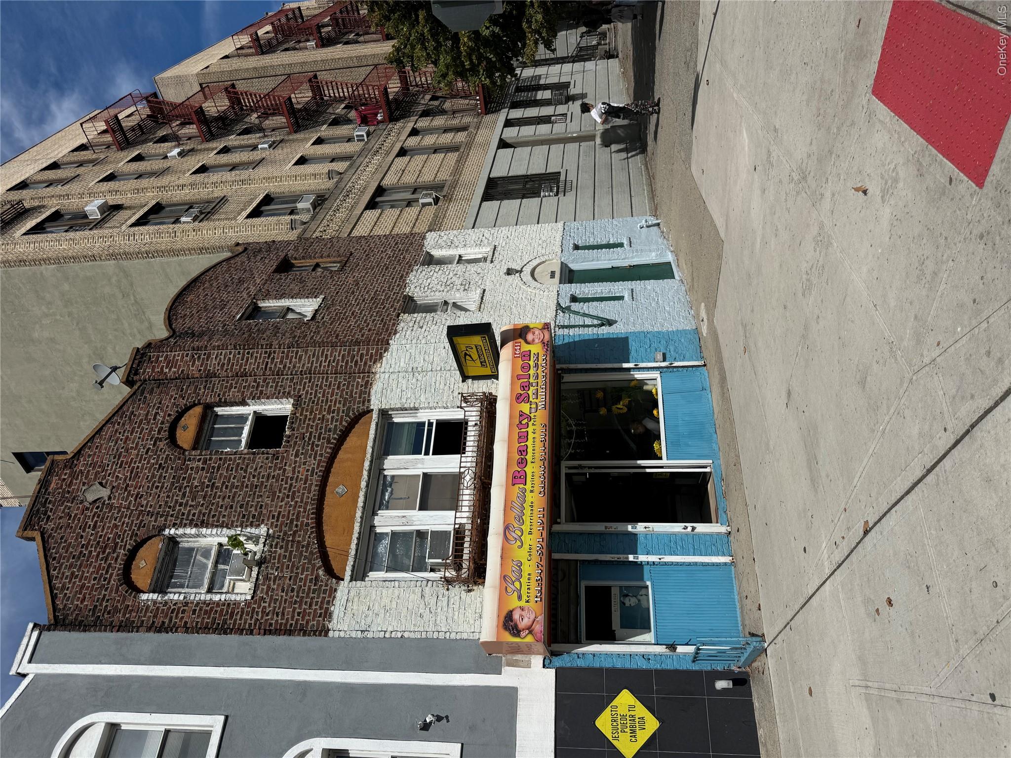 1641 Grand Ave