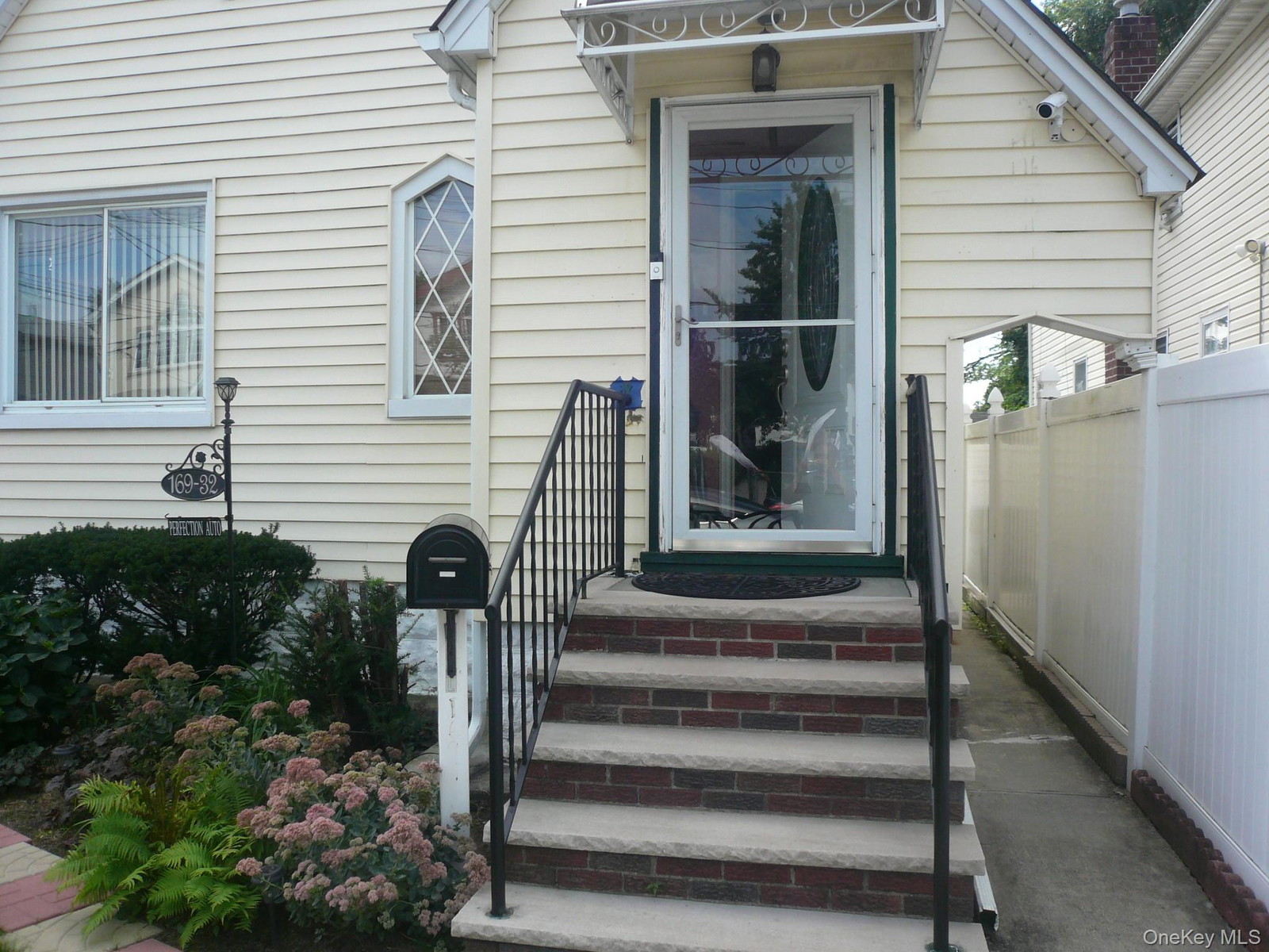 16932 144th Rd Unit 1