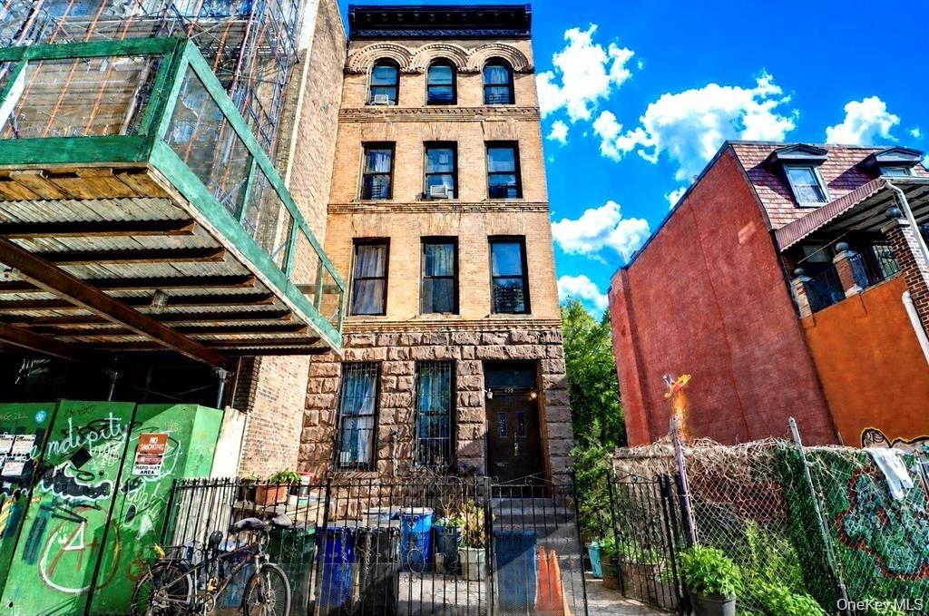 458 Halsey St
