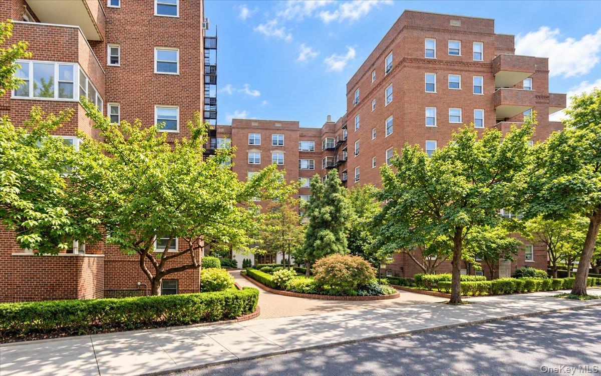 6861 Yellowstone Blvd Unit 412