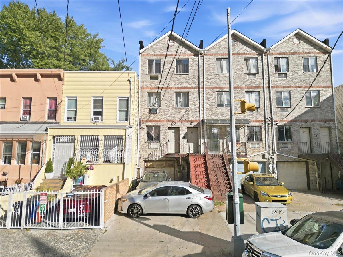 2050 Arthur Ave