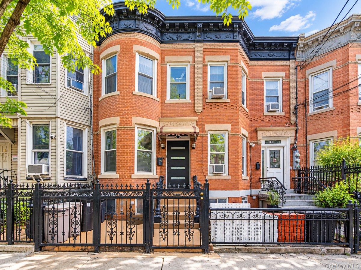 37 Grant Ave