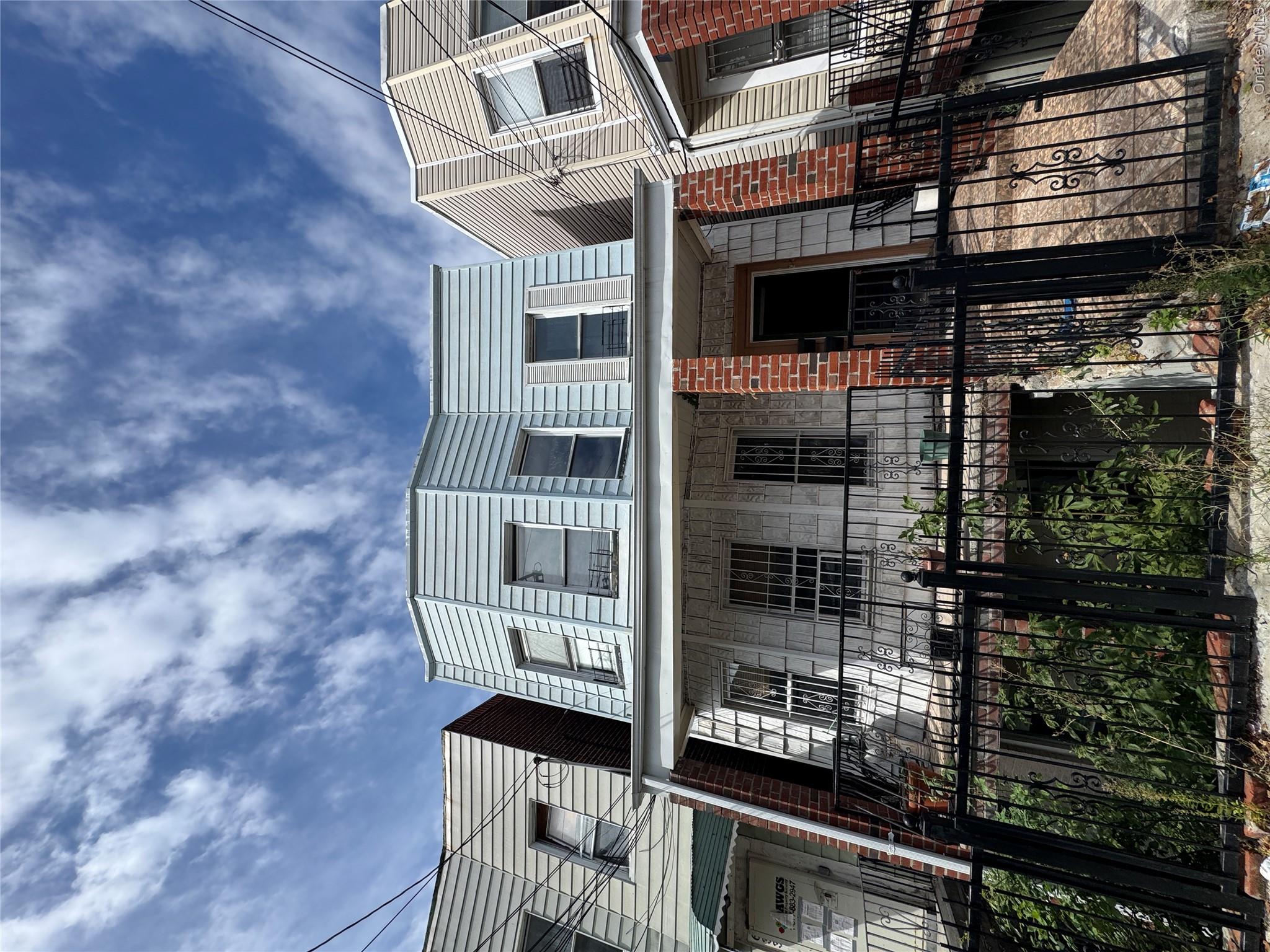 637 Baker Ave
