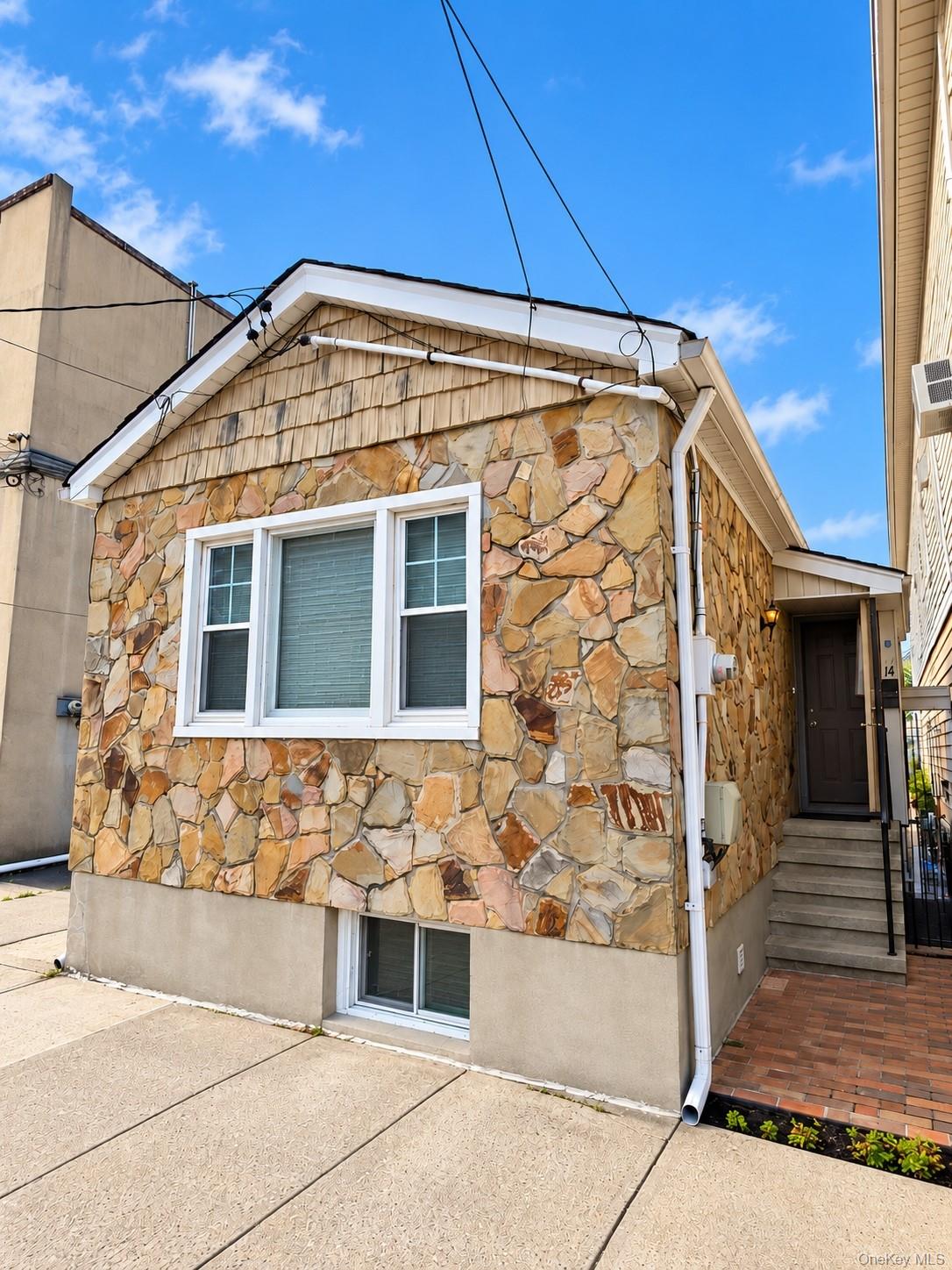 14 Balfour St