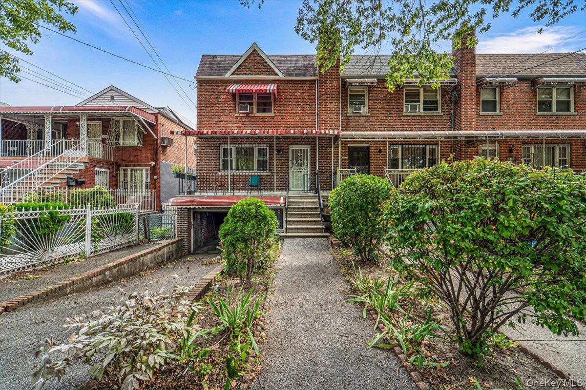 3118 Eastchester Rd