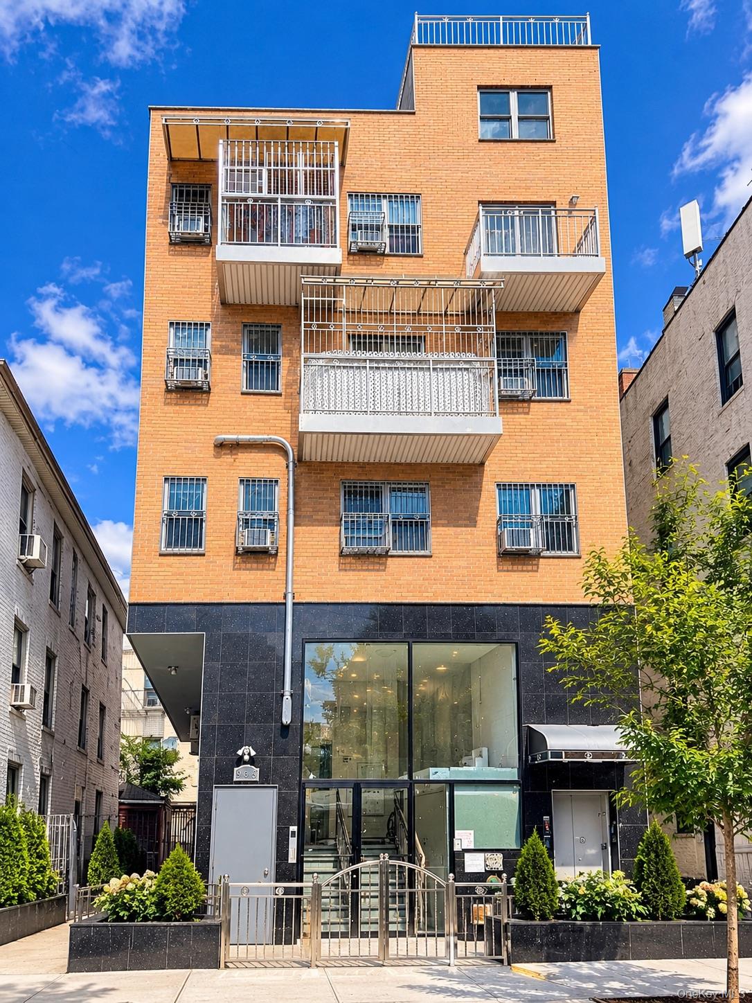 965 43rd St Unit 1C