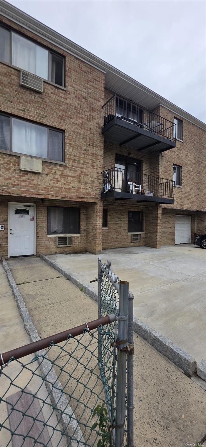 3233 Ely Ave