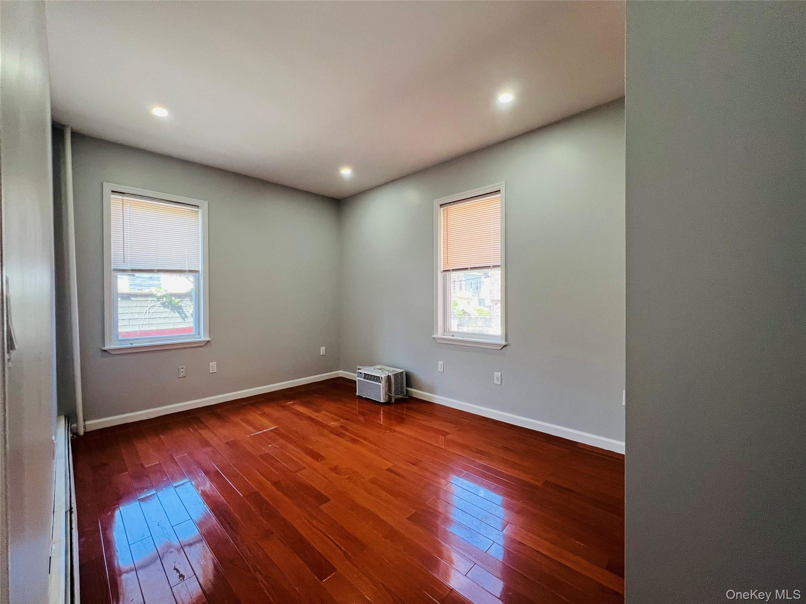2328 28th St Unit 2R