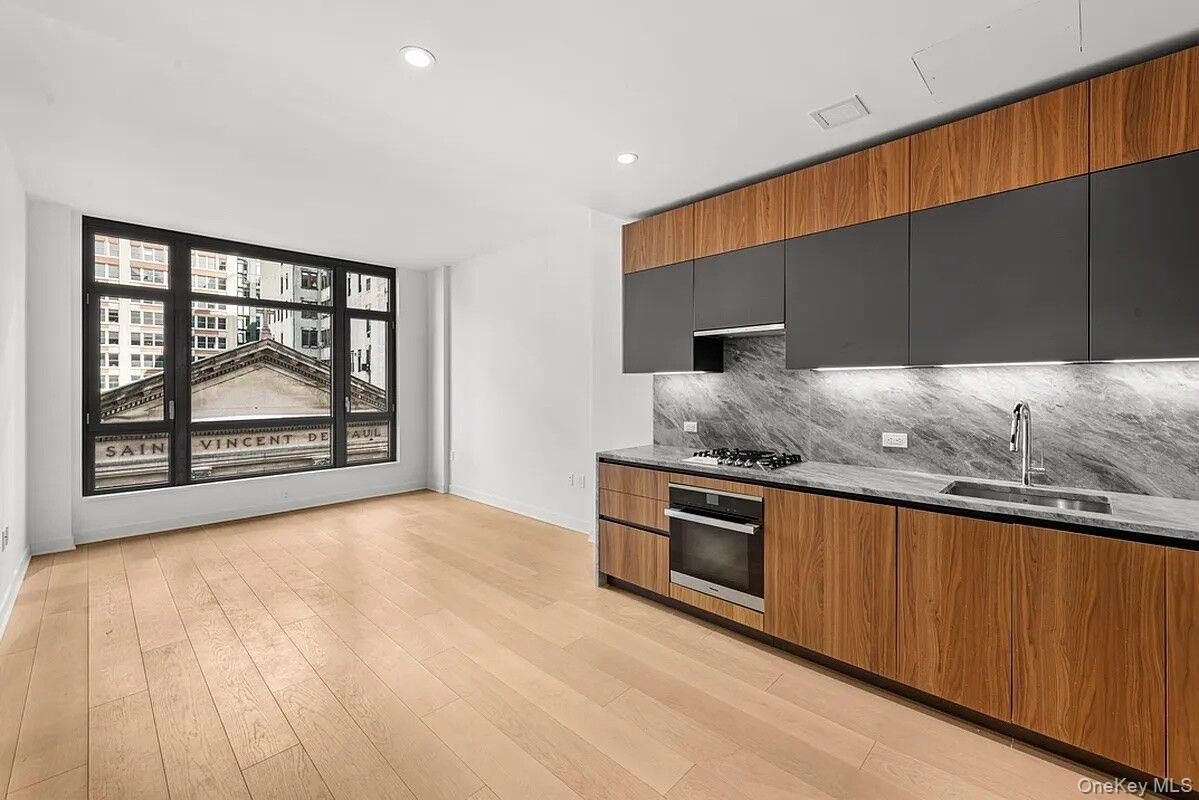 128 W 23rd Street Unit 6C
