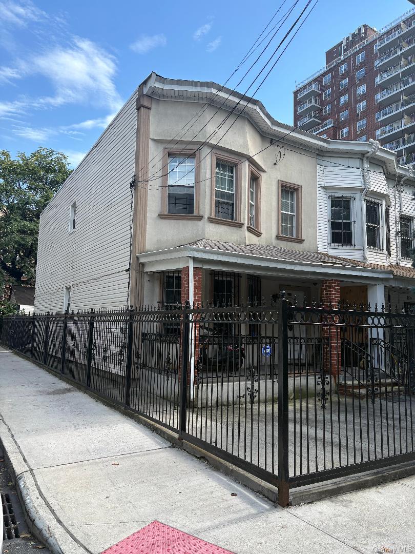 3576 Bronx Blvd