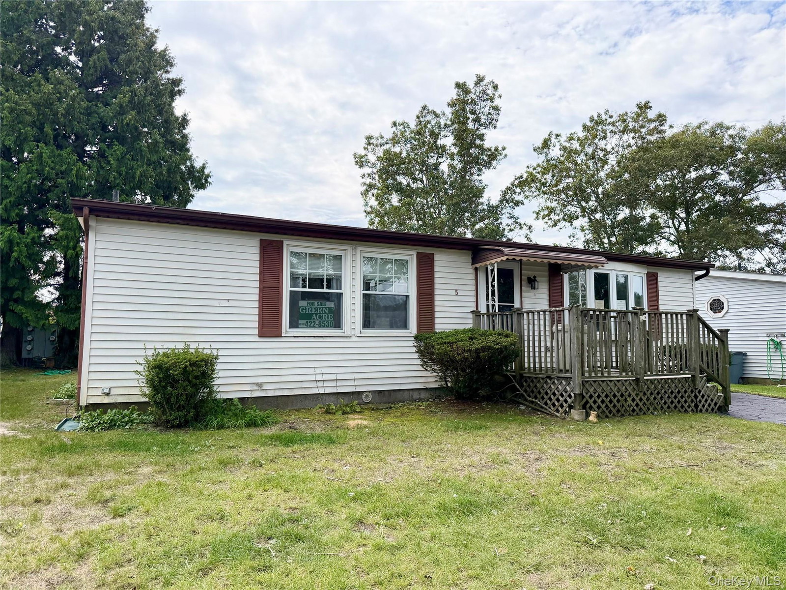 5 Holly Dr