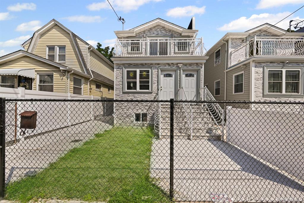 18821 118th Ave 1st Fl