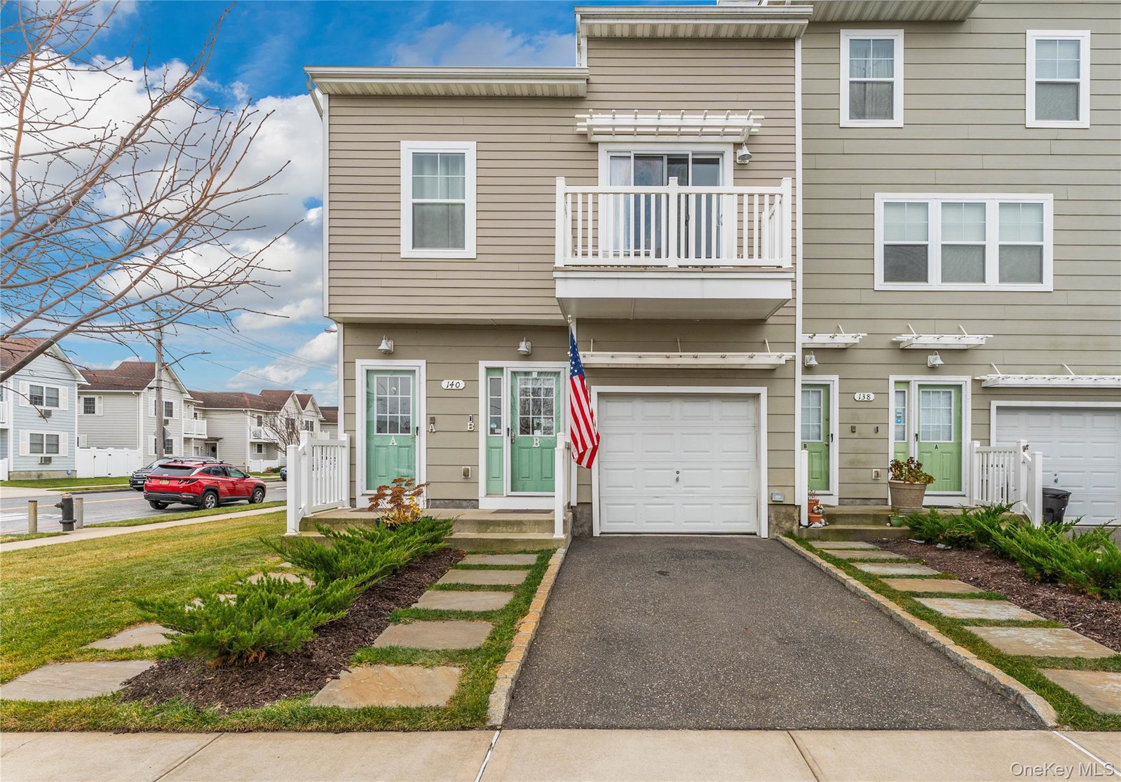 140 Compass Pl