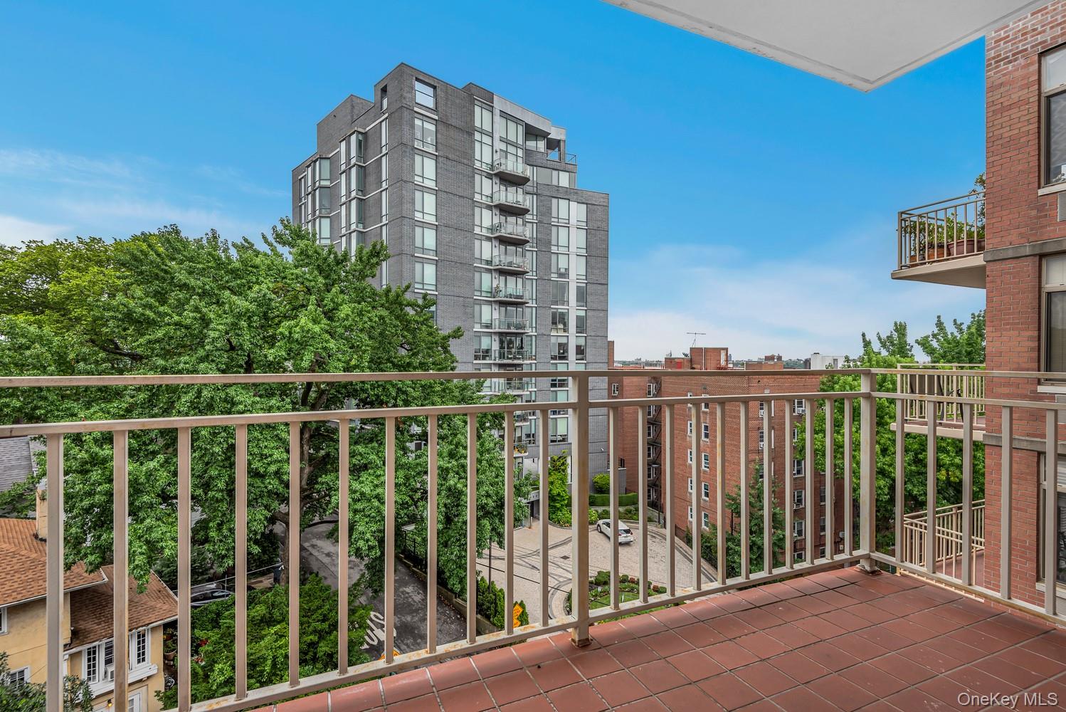 3625 Oxford Ave Unit 6B