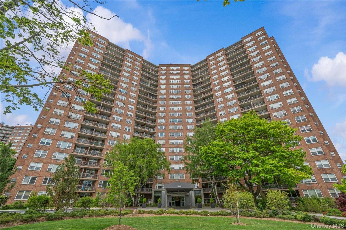 5800 Arlington Ave Unit 11T