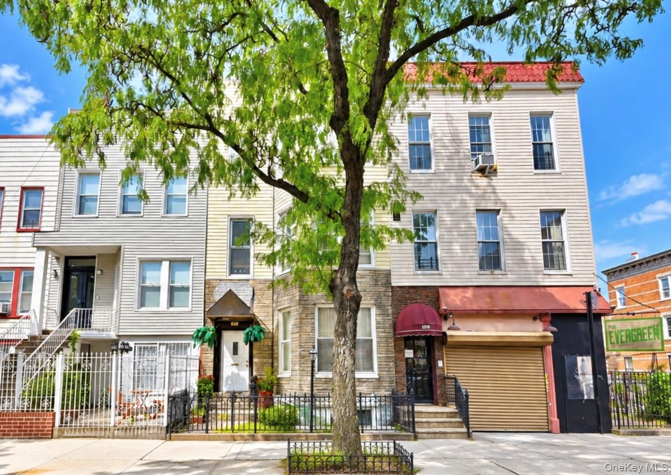 107 Moffat St
