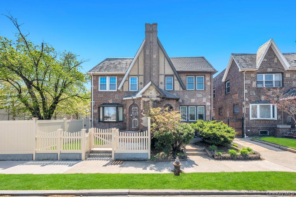 16426 Grand Central Pkwy