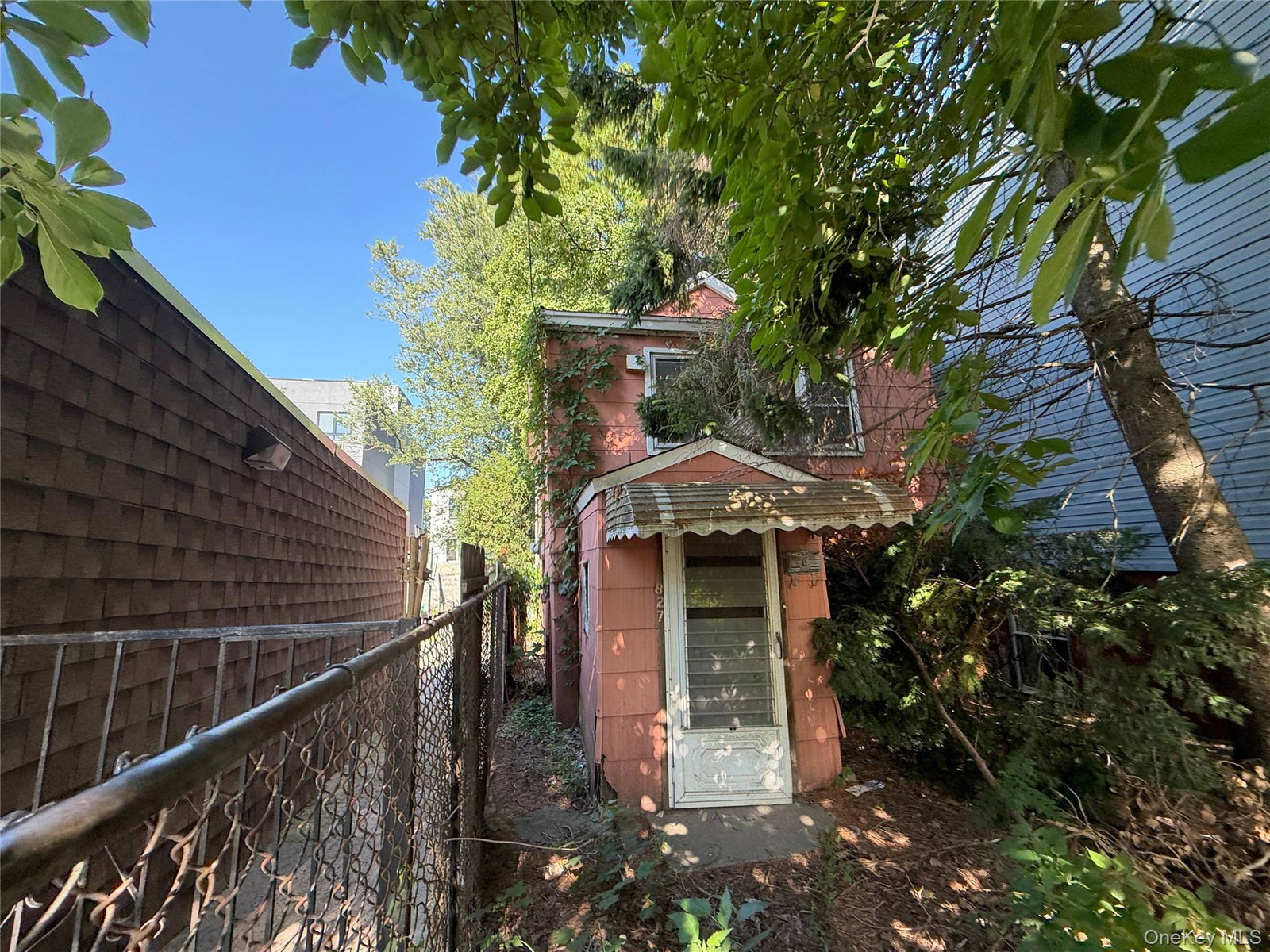 827 Pine St