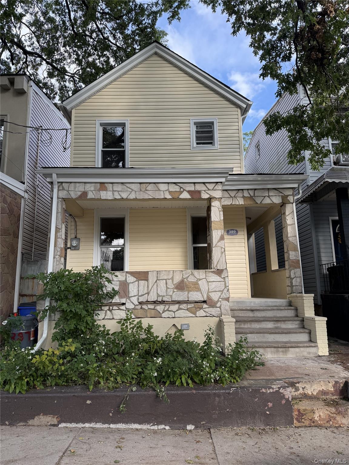 389 Warwick St
