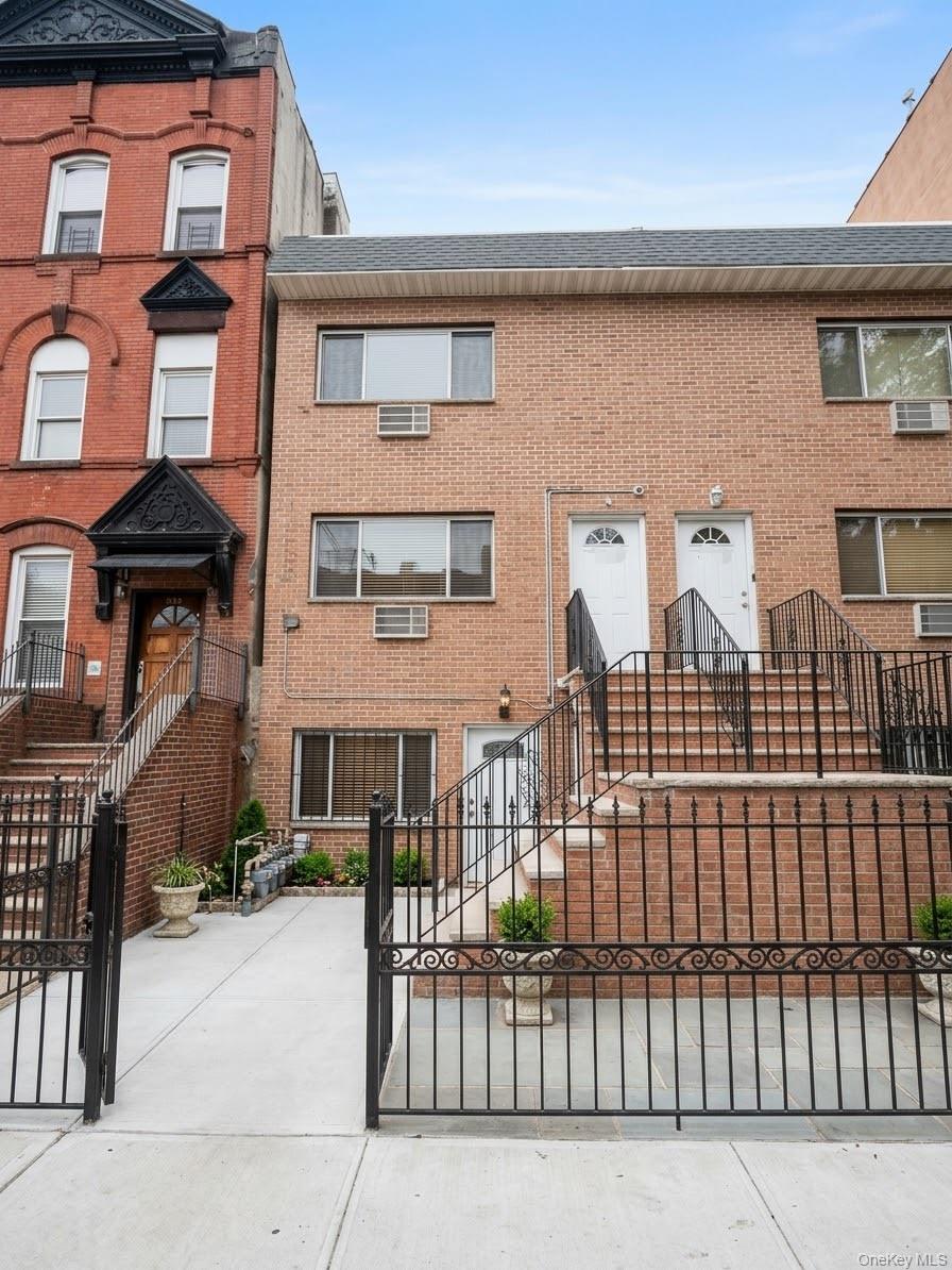 875 Cauldwell Ave