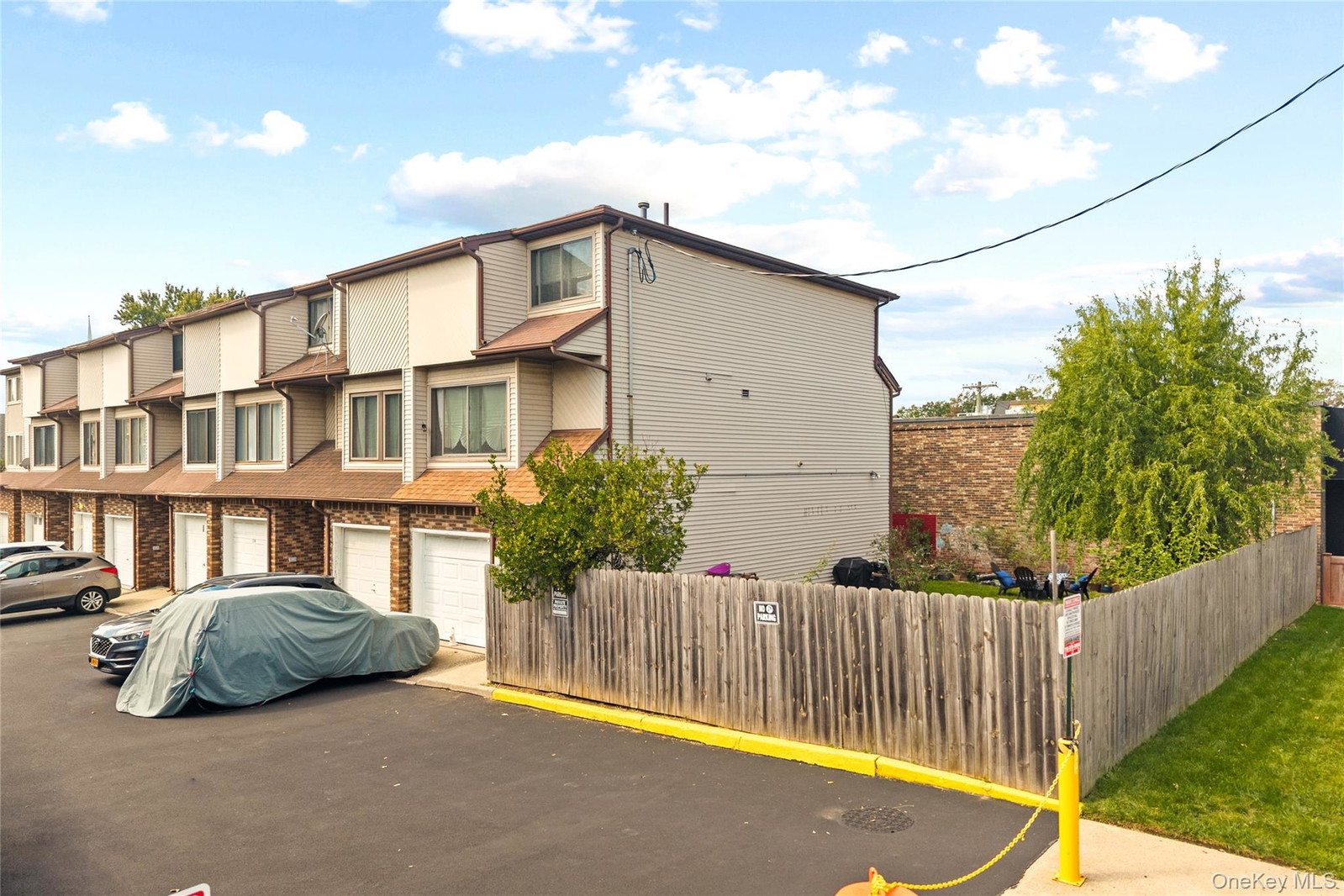 10 Lyndale Ln